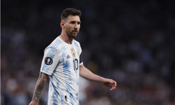 歌唱家胡松华：和妻子恩爱60年，老伴离世后，他晚年生活过成这样